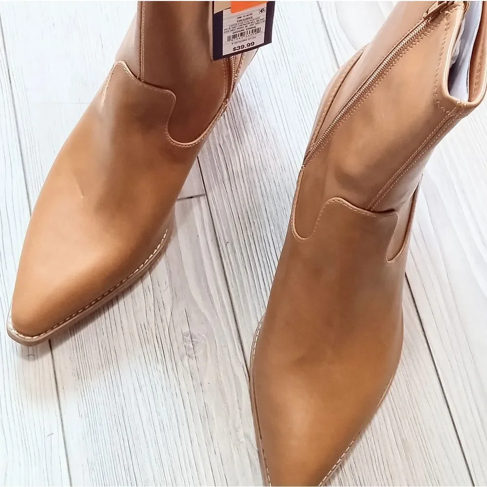 (44-4156)   Universal Thread Aubree Boots Sz 10